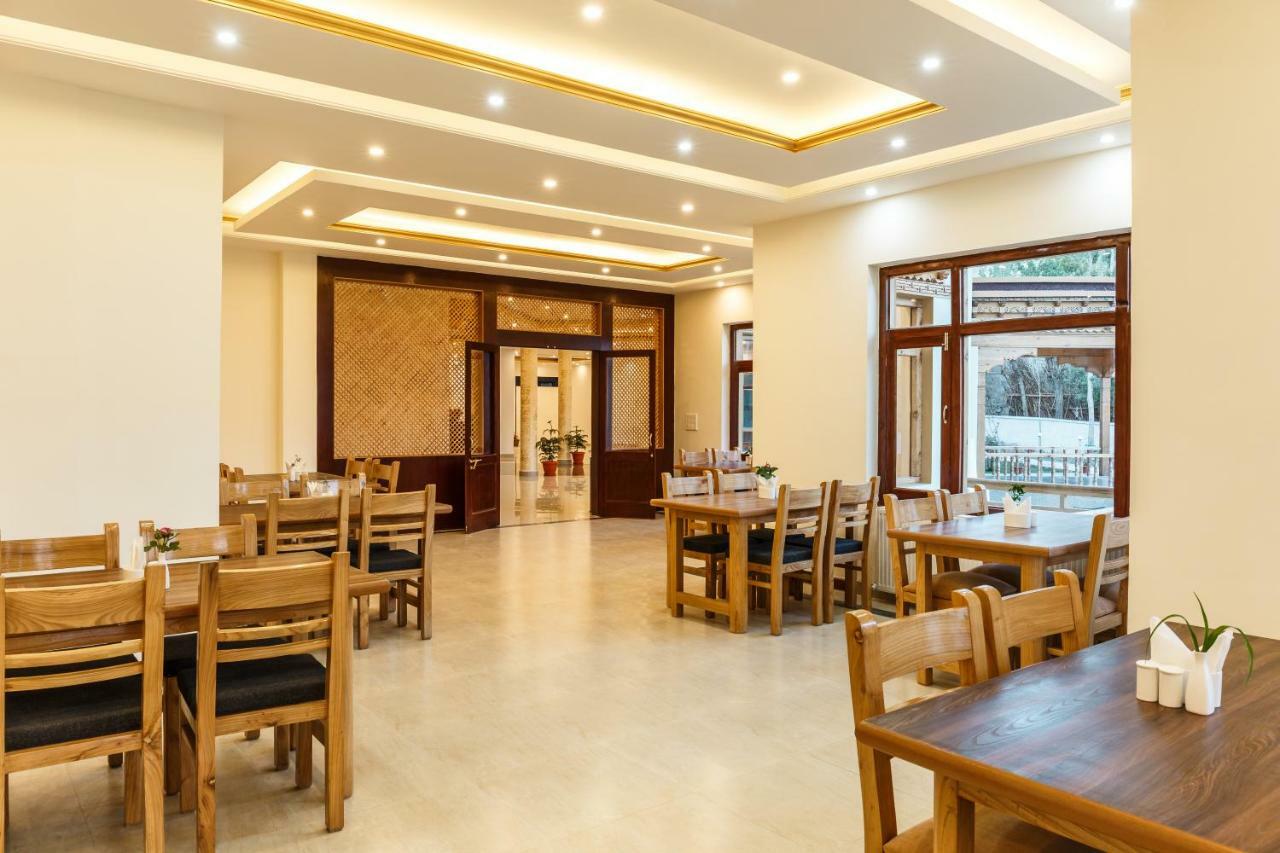 Hotel Leh Plaza Exterior photo